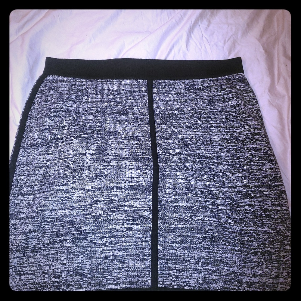 Ann Taylor Grey/black skirt